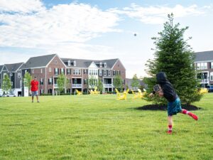 Burn energy with games and fun on Meeder Green!