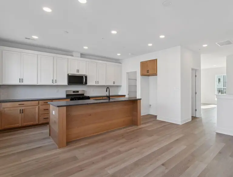 4004 Windsfield Way-T2510 10-07