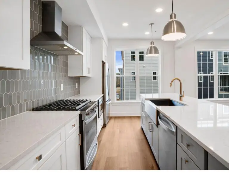 126 Main St-T2210 48.41.1 C - 18