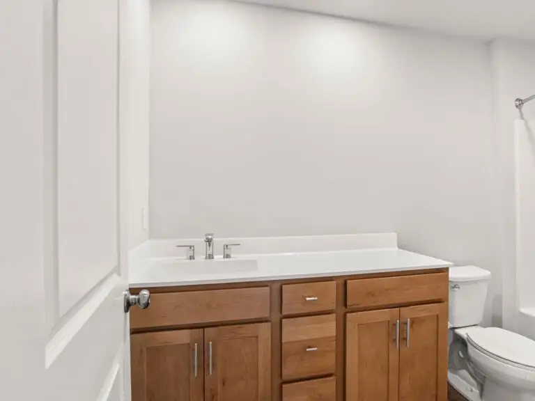 3 Sage St -T2210 40221-27