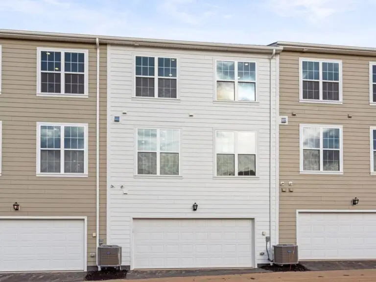 3 Sage St -T2210 40221-33