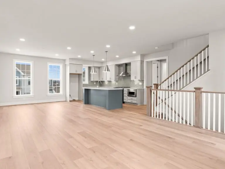 3107 Overlook Dr-Bromley 30-13–2604