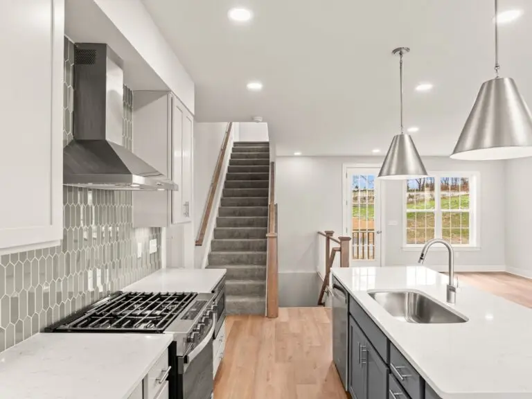 3107 Overlook Dr-Bromley 30-17–2604