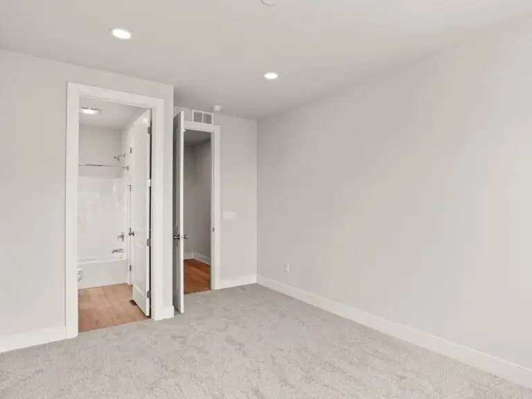 3107 Overlook Dr-Bromley 30-21–2604