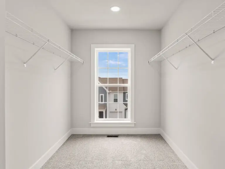 3107 Overlook Dr-Bromley 30-35–2604