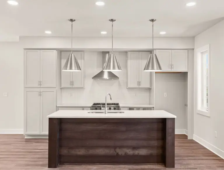3119 Overlook Dr-Helston 30-05