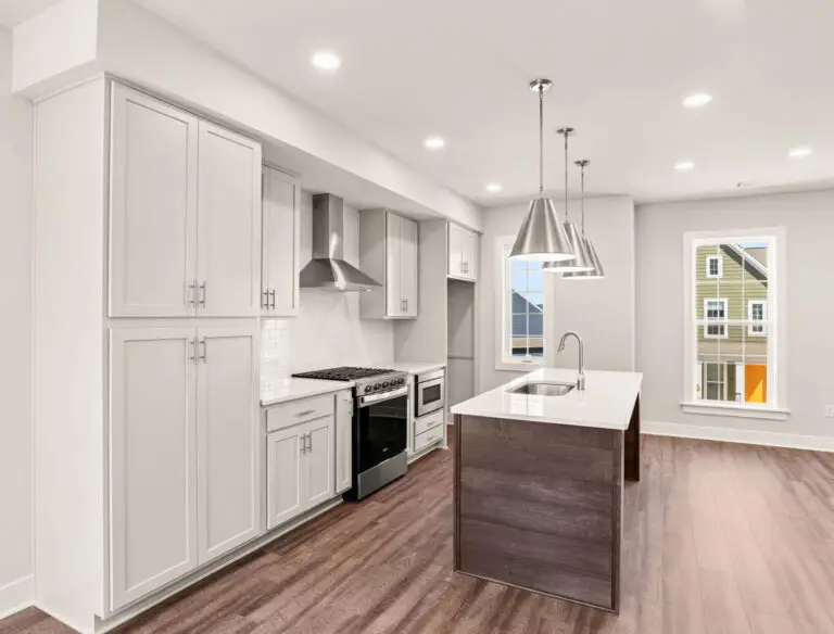 3119 Overlook Dr-Helston 30-10