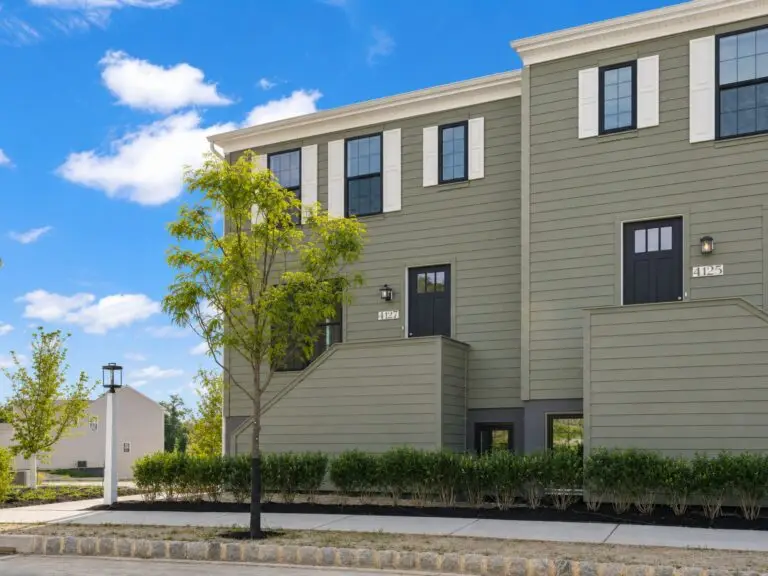 4127 Ridgeview Ave-T2250 42 12 1E-24
