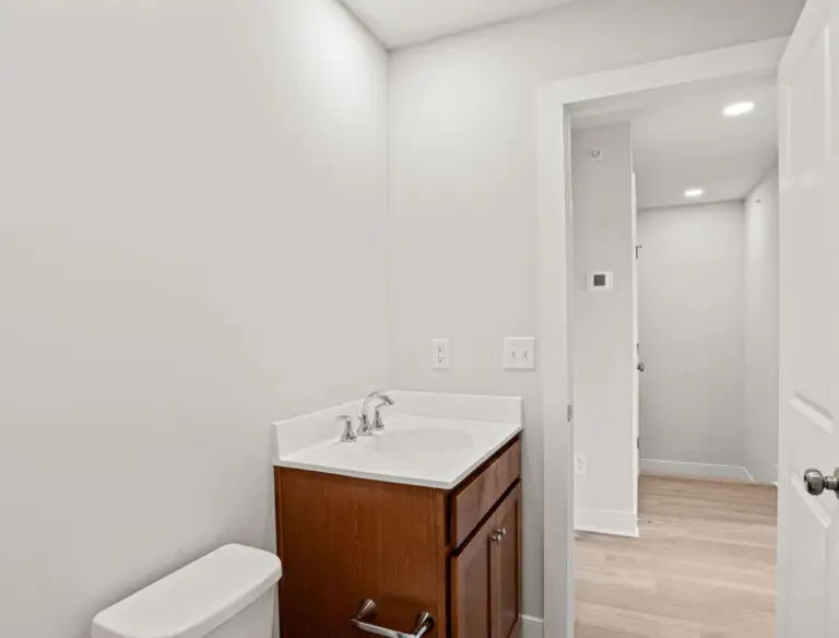 1119 James St-T2251 36 12 1E-22