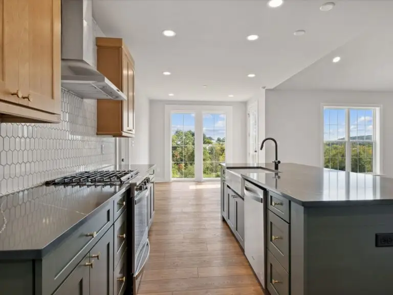 Crescent-Ellsworth-3-SingleFamilyHome-315EastLakeStreet-36MLS